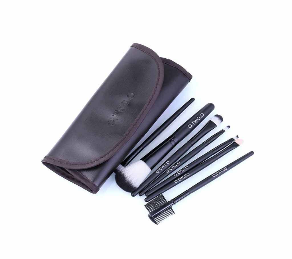 O.TWO.O Makeup Brush (Black) - China