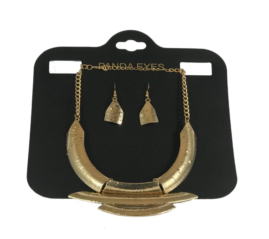 womens metal necklace(gold color )