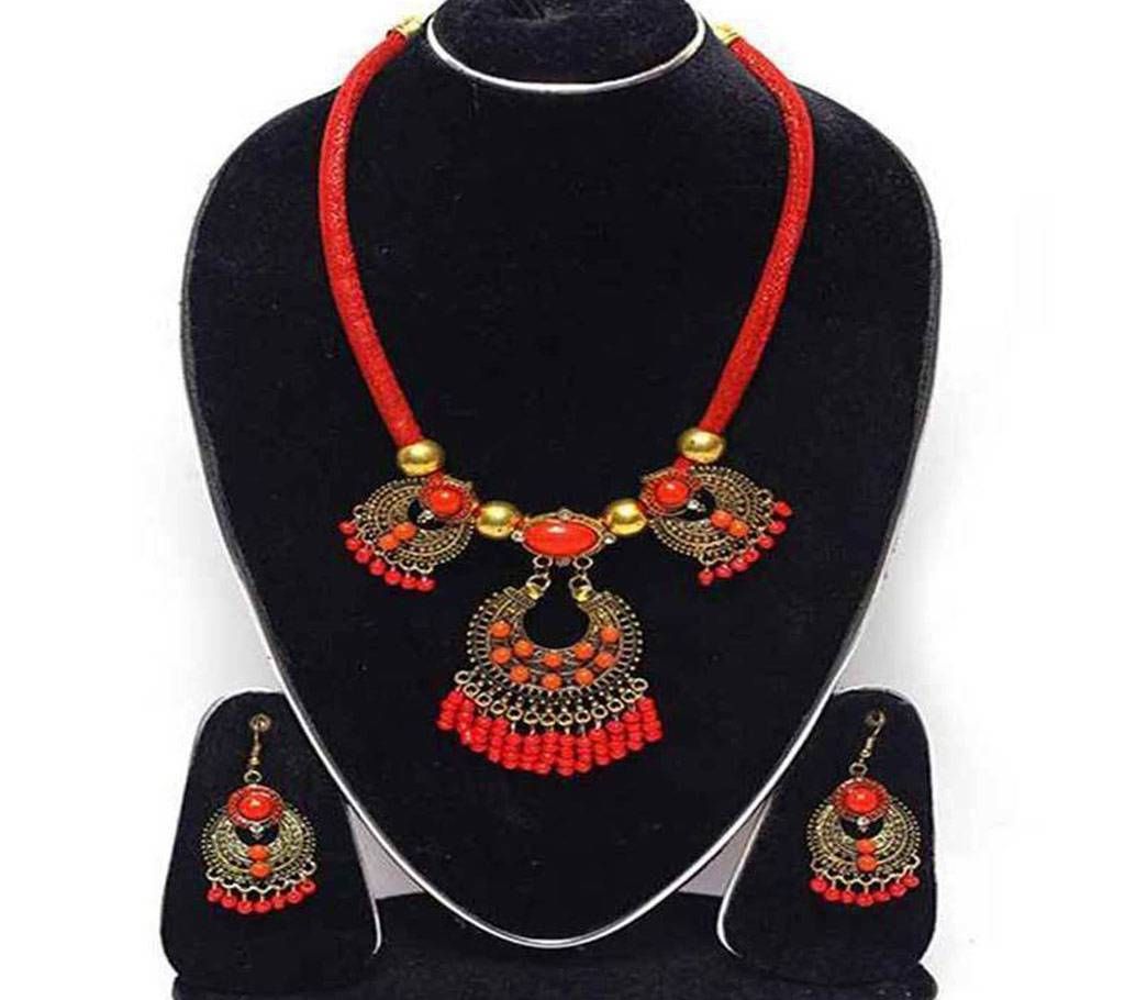 neckles with ear ring