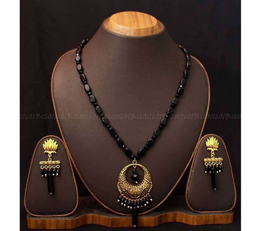Gold Plated Locket Pendant Necklace  CH 20  HMM