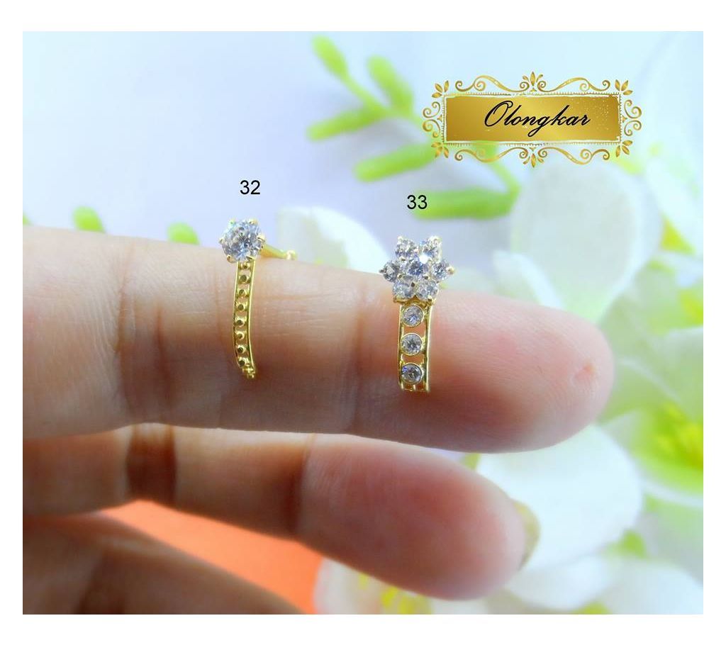 18K Mou Nose pin