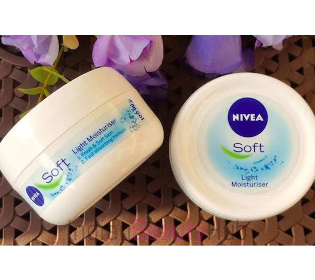 NIVEA Soft Light Moisturiser Cream with Vitamin E 100ml.
