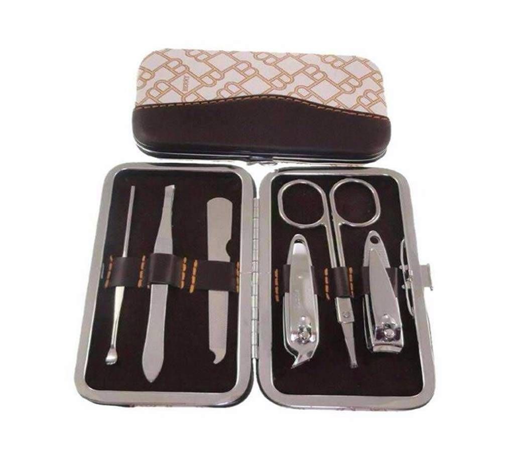 1 In 7  Manicure Kit