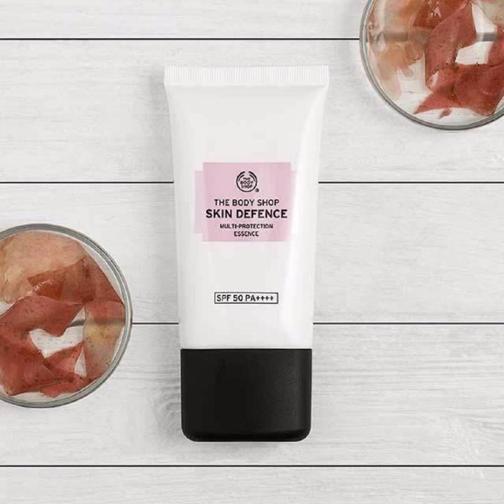 Skin defence Multi-Protection Essence SPF50