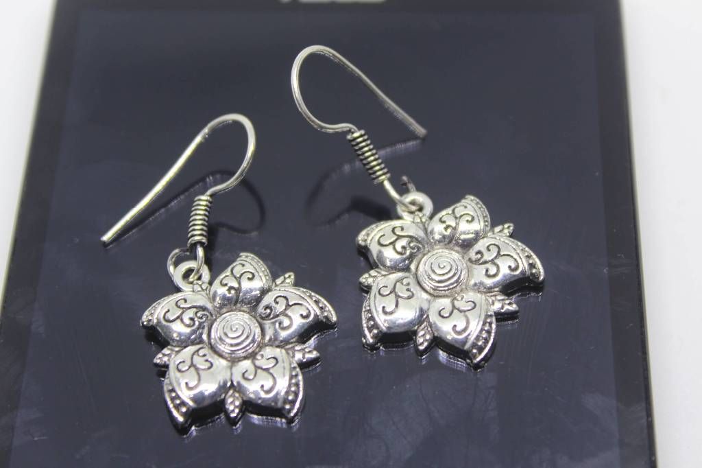 Flower shaped german silver ear ring