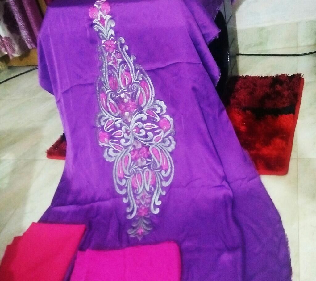 shipon dress with embrotari