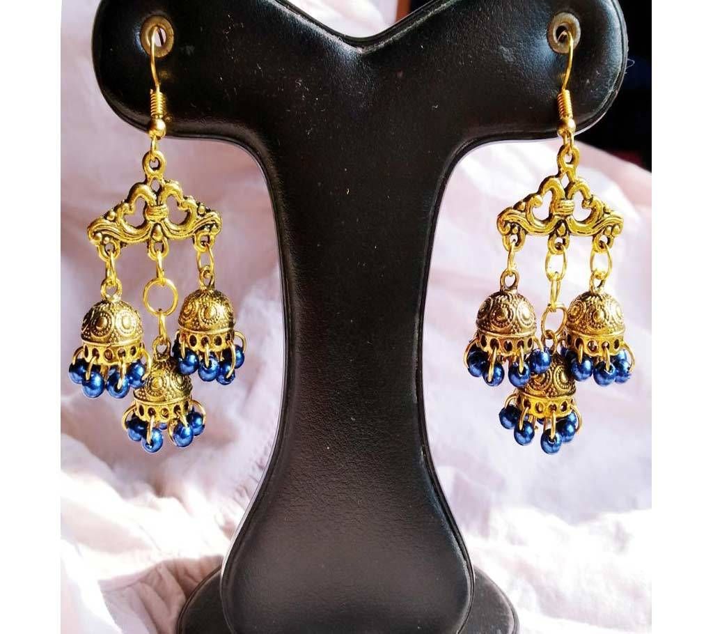 Golden artificial pearl earring 