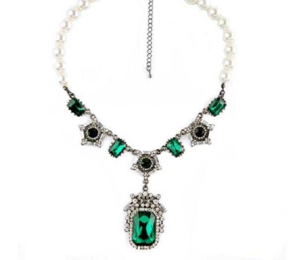 Green Stone with Pearl Necklaces
