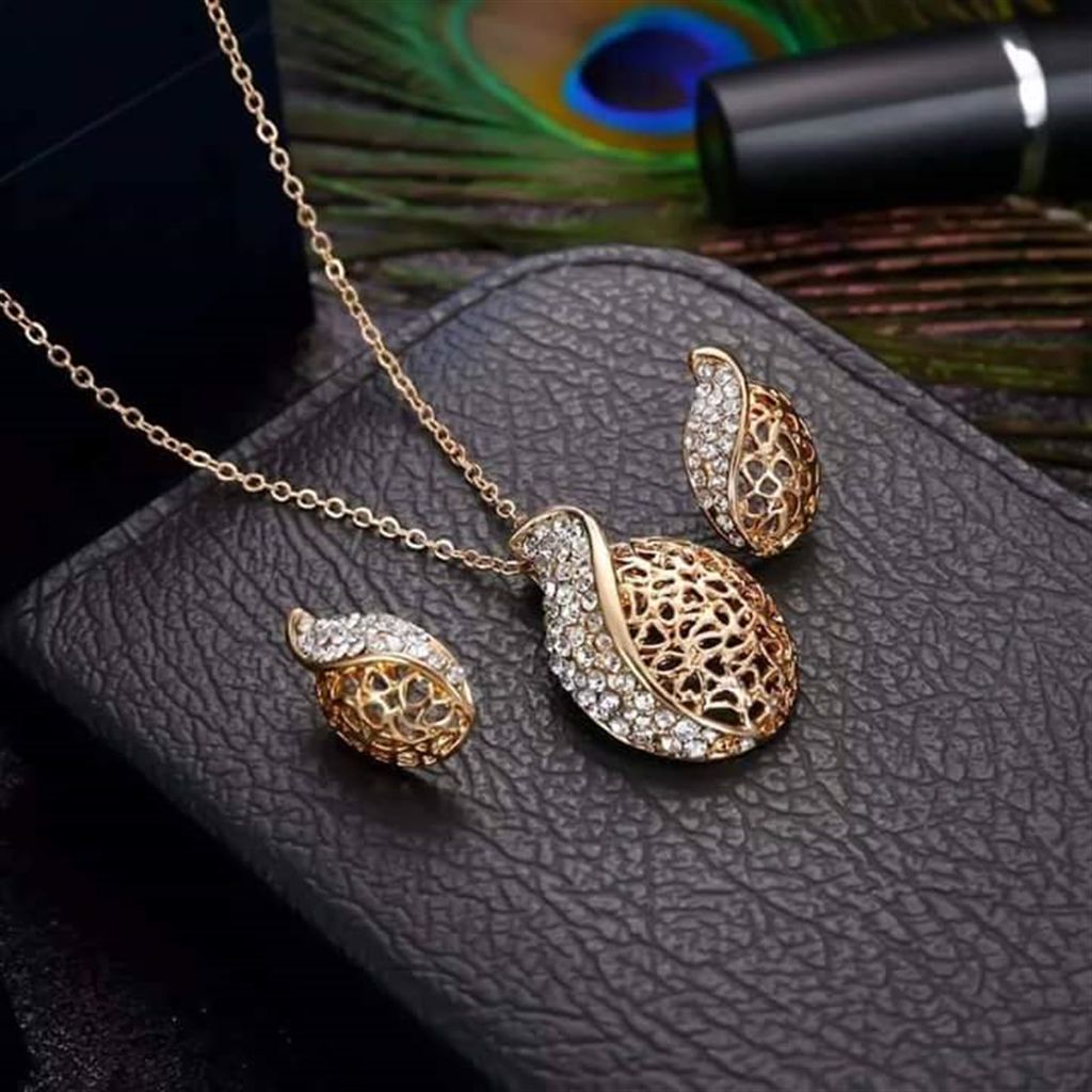 Pendent set