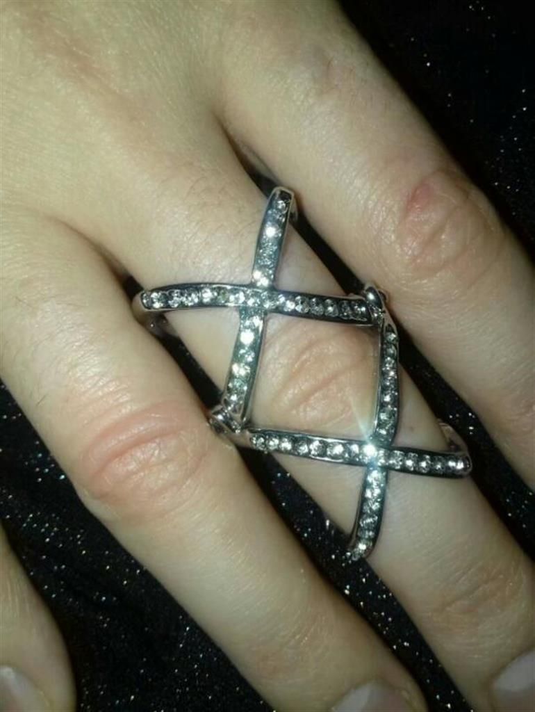 Cross Stone Setting Finger Ring