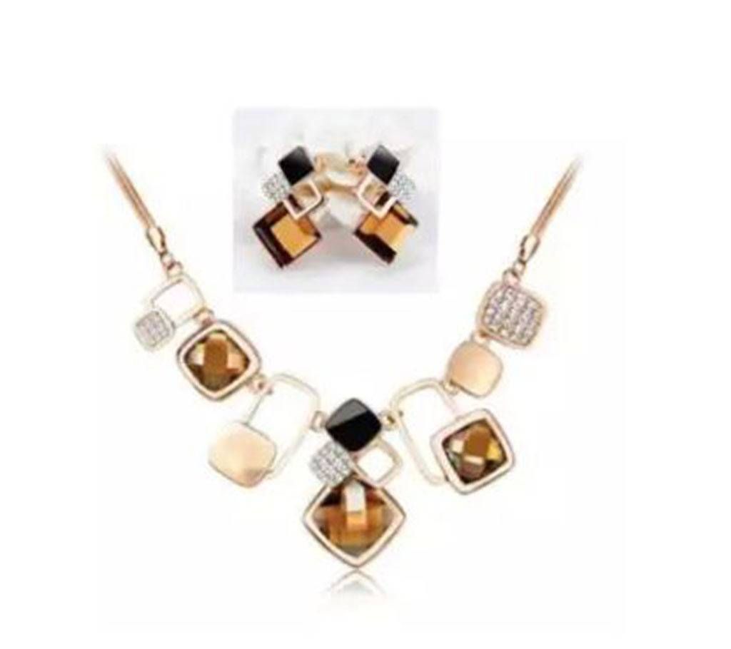 Luxurious Geomatric Gold plated Necklace with Earrings