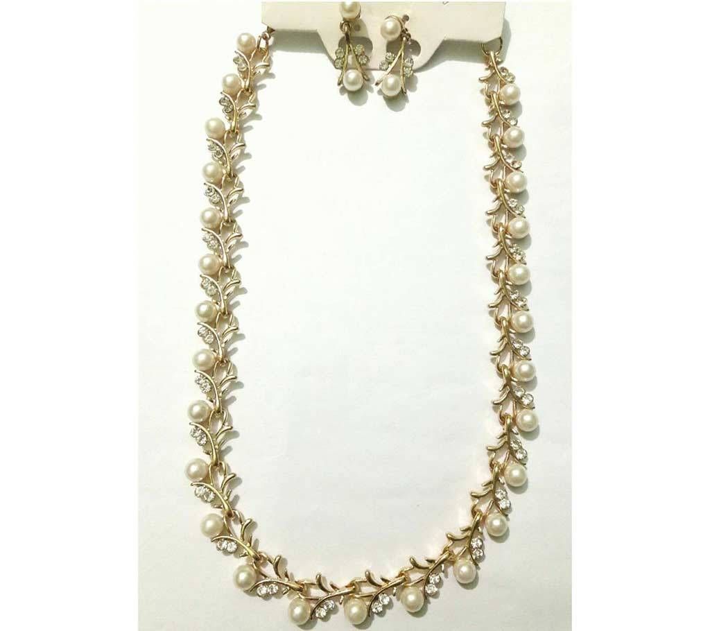 Artificial pearl setting  necklace with earrings 