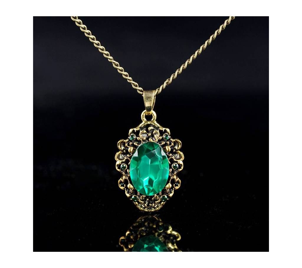 Green crystal antique neckles  set.