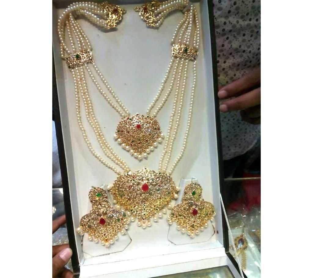 Gold plated shitahar with earrings