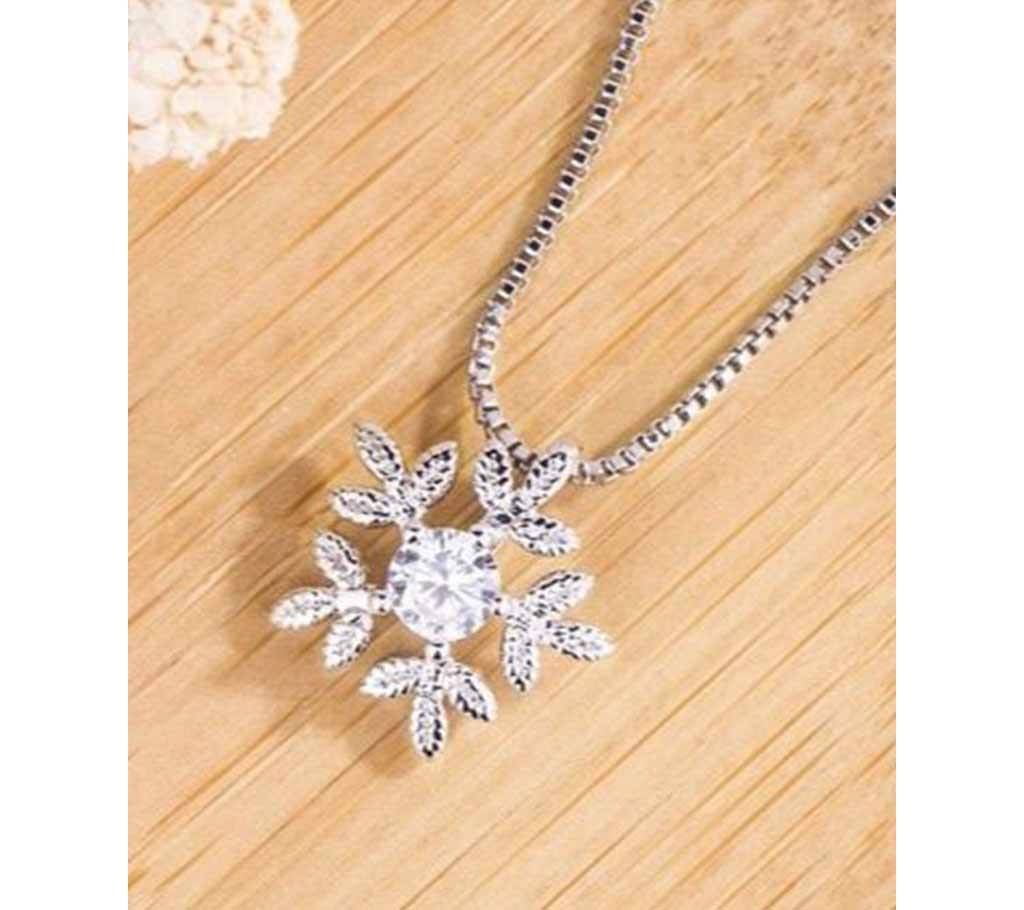 Cubic Zirconia Snowflake Necklaces for Women
