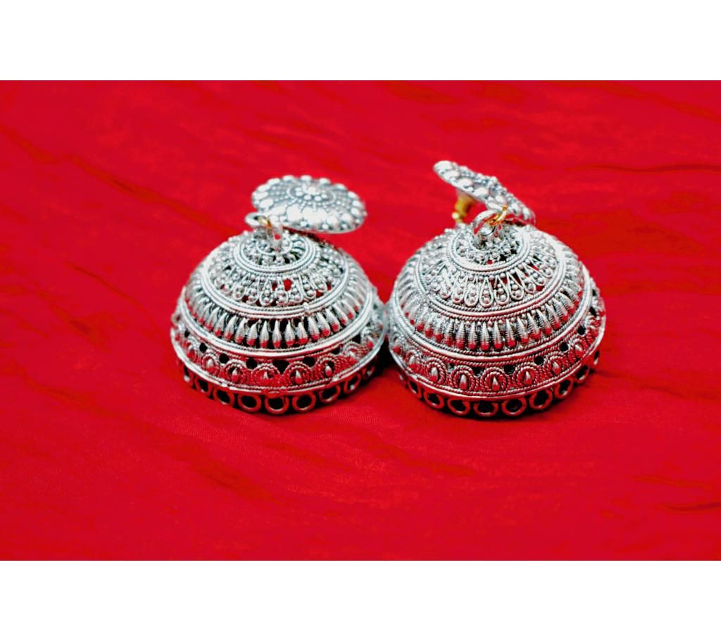Women's fashionable jhumka stud earrings