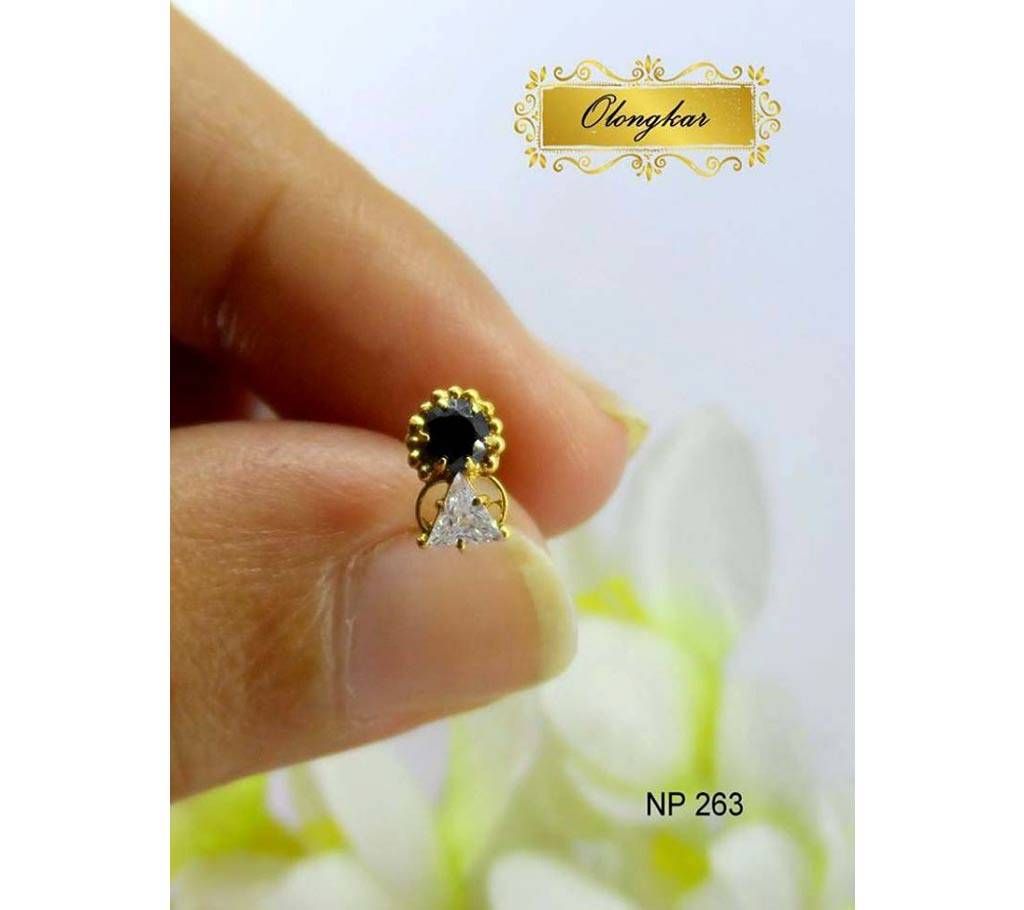 18K black stone Nose pin