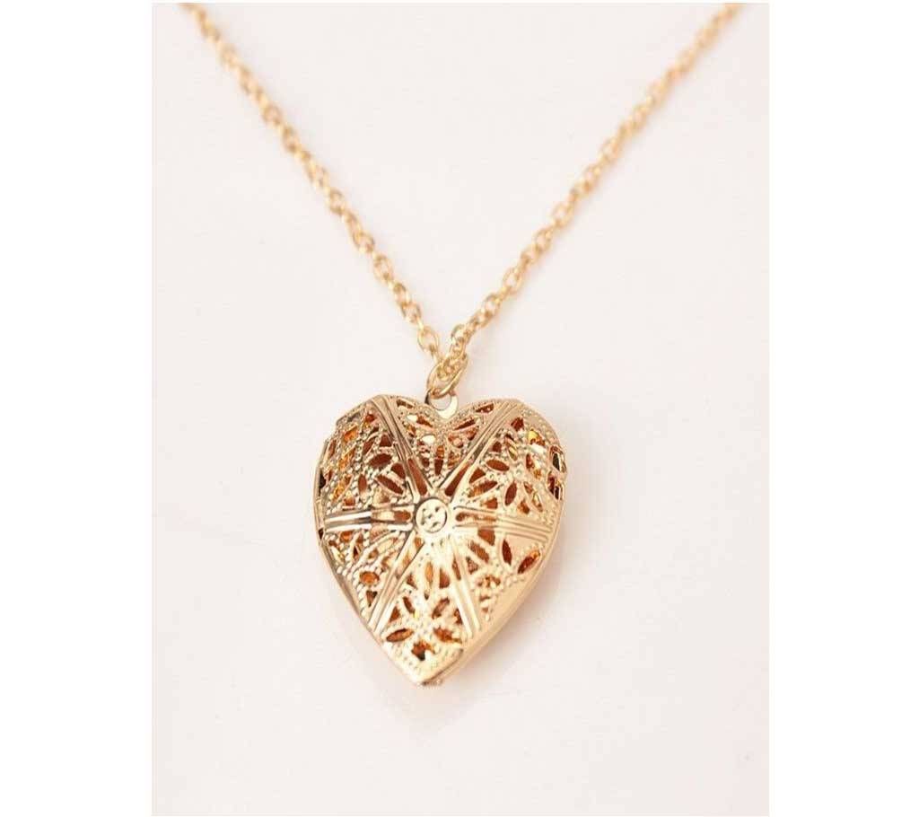 The Latest Heart-shaped Necklace Love To Play Open A Small Photo Korean Female Hollow Box Necklace