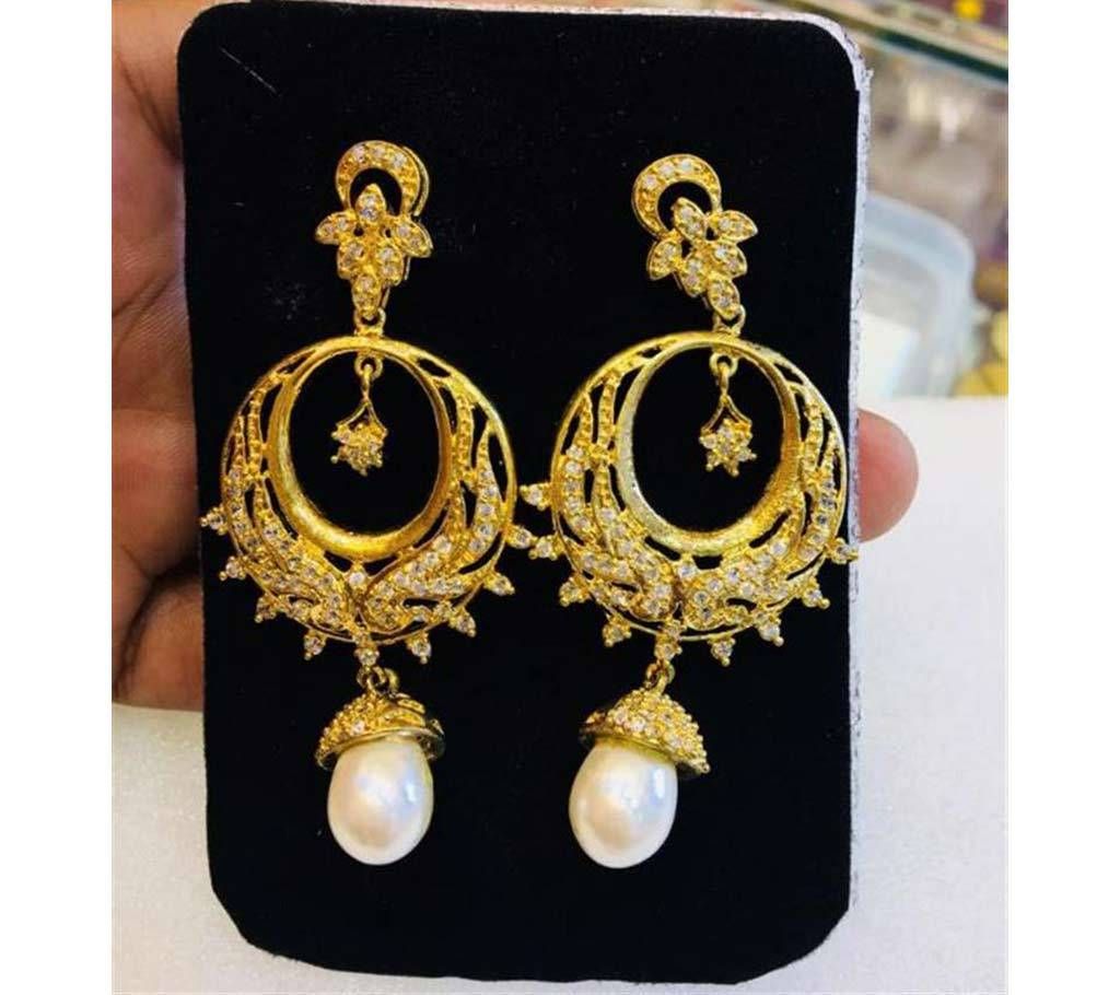 Stone Setting Golden Earrings 
