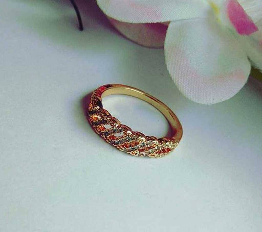 Diamond cut finger ring 