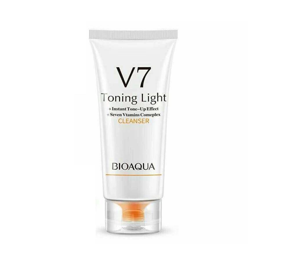 V7 Toning Light Cleanser 100gm - China