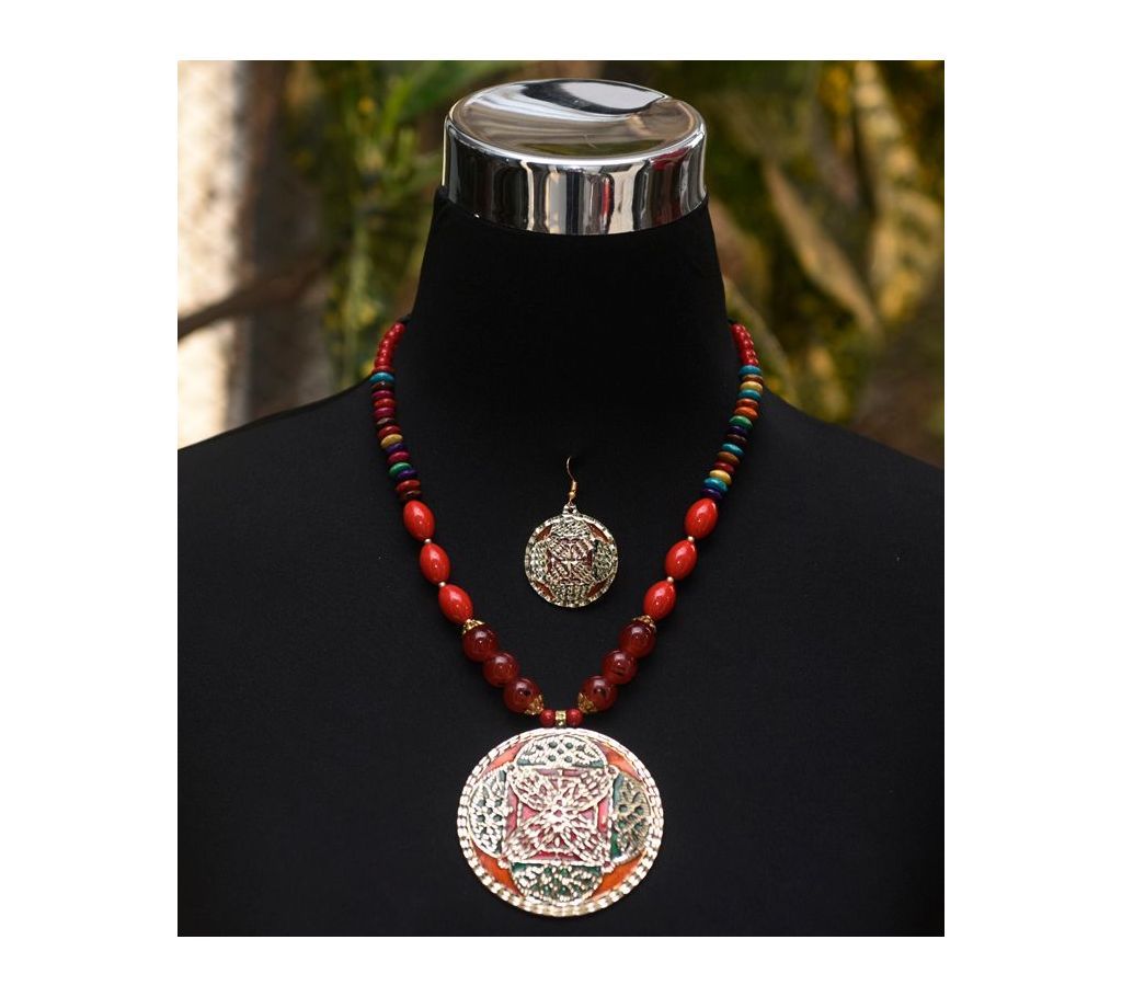 Red Color Pearl Necklace with Meena Work Round Pendant 02