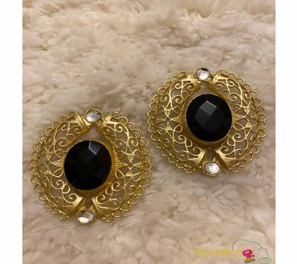 Emaraled Black Color Stone Earring In Mate Gold Color 