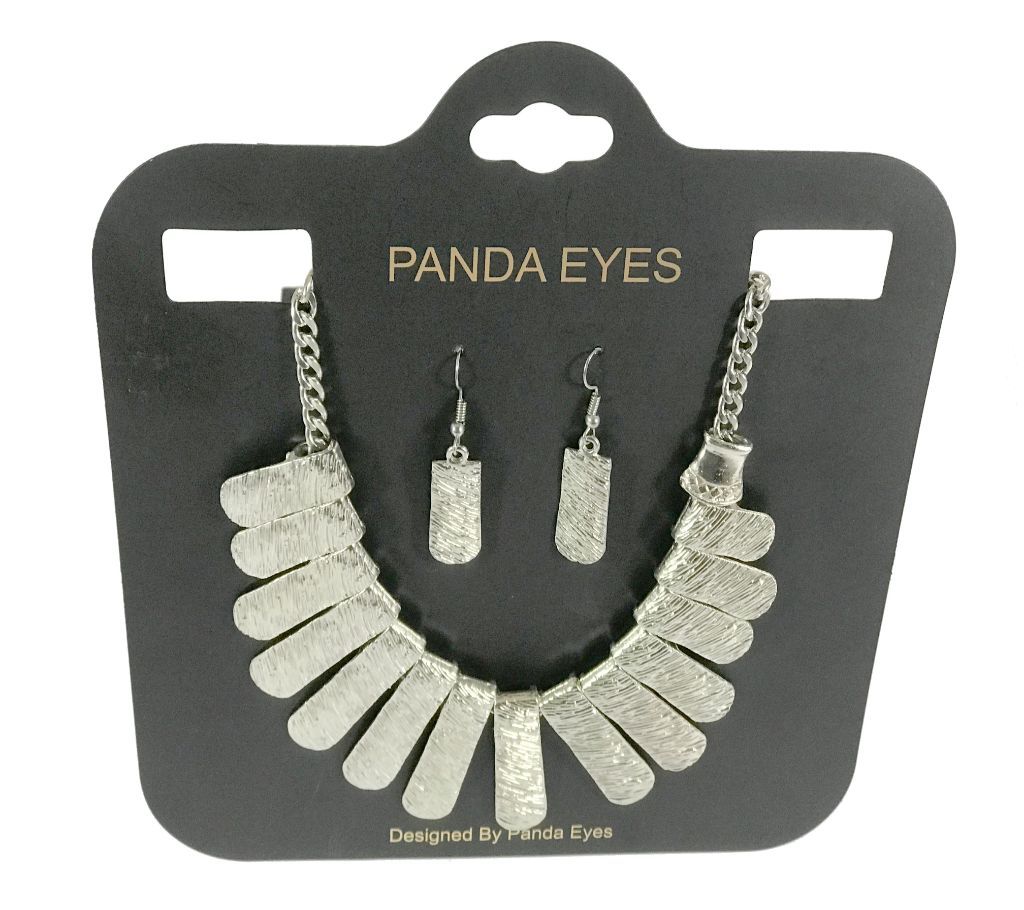 womens metal necklace.