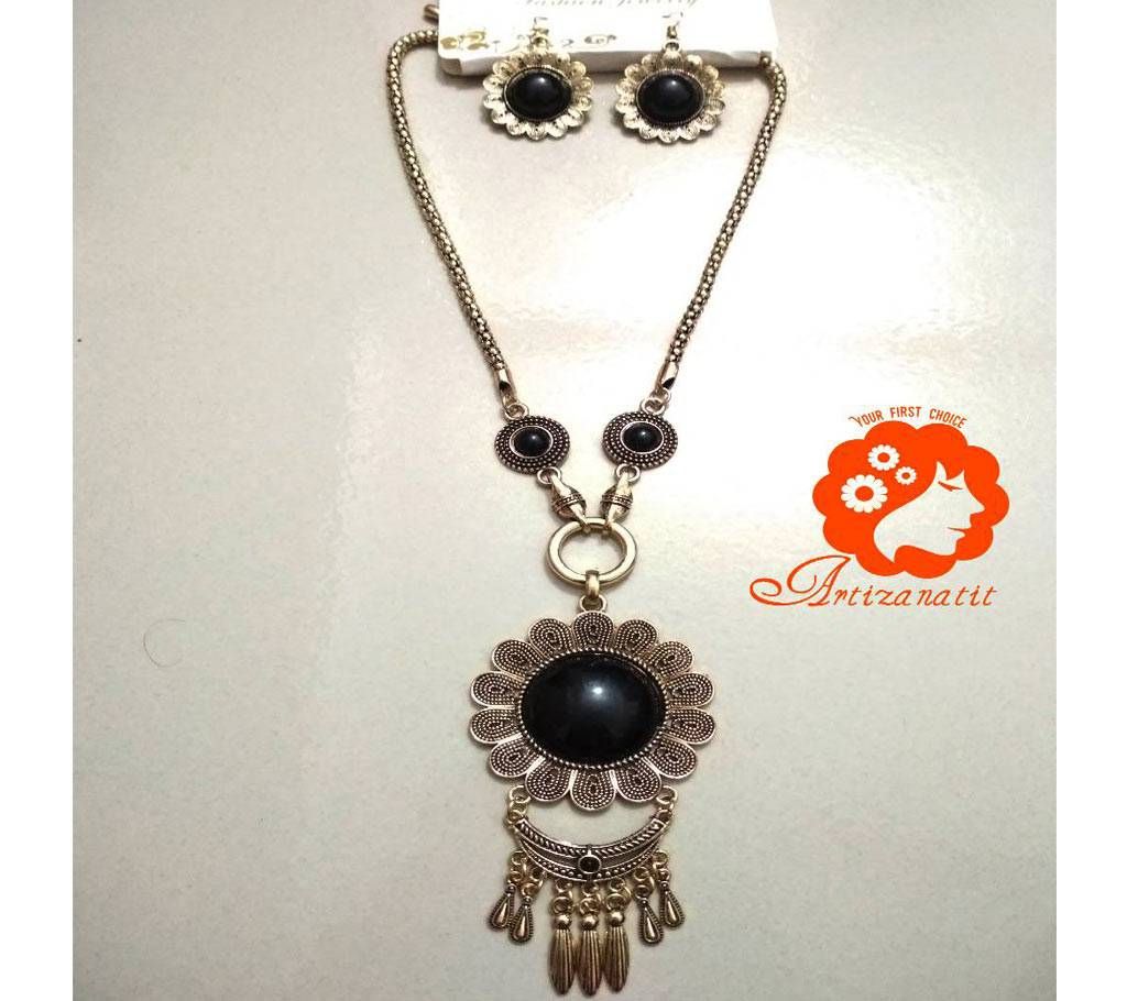 Black Eye Pendant with Earrings