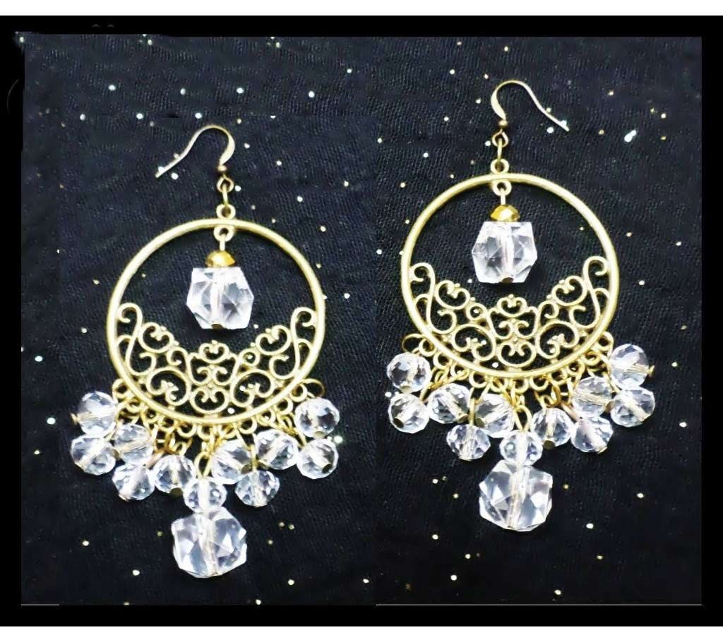 Golden filigree design ear ring