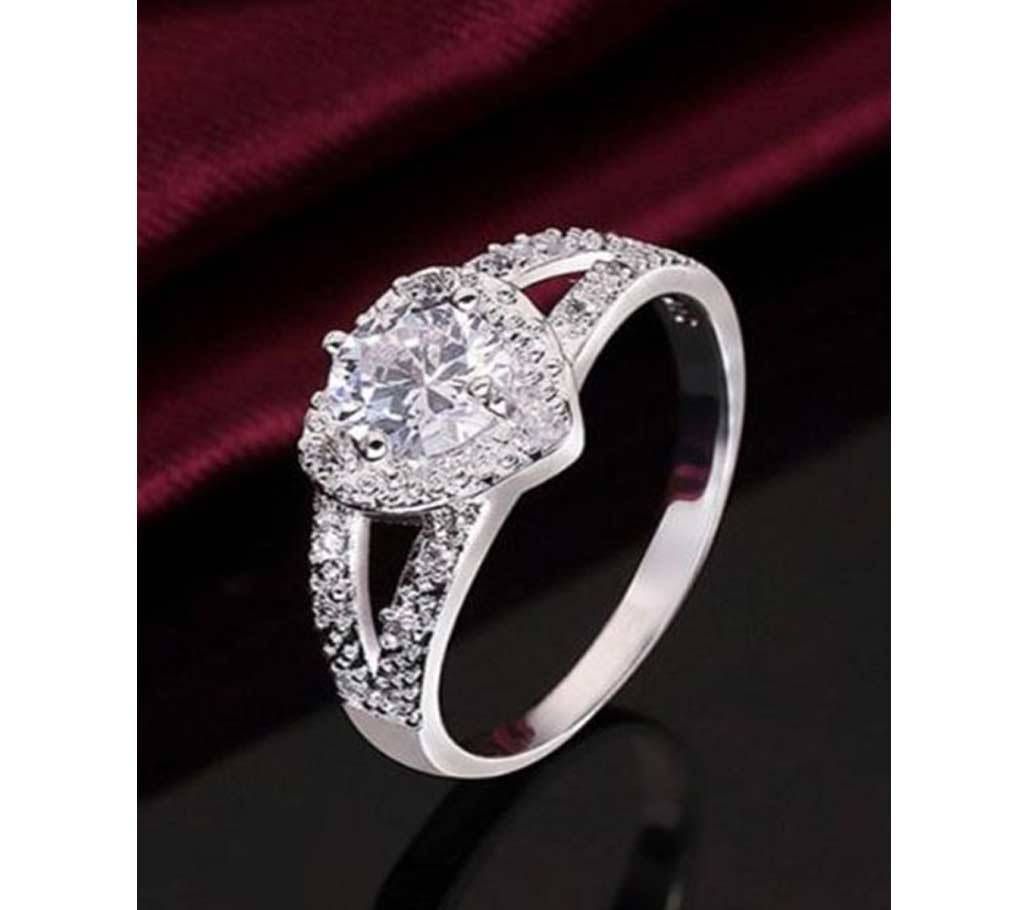 Fashion heart-shaped ring