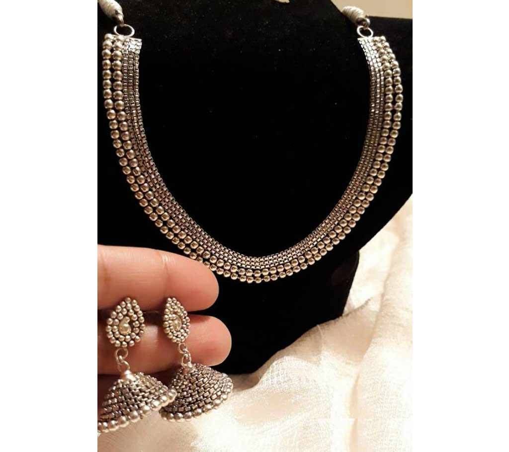 Snigdhomoyi necklace with earrings