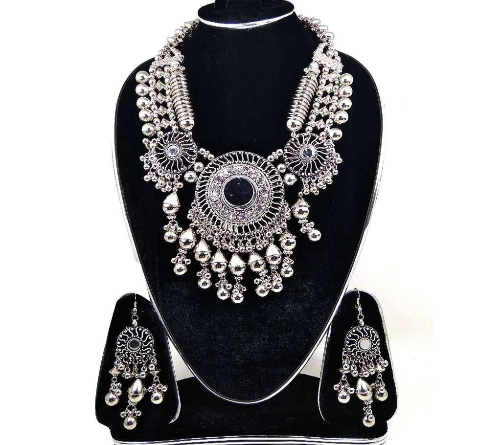 silver plated shita necklace 