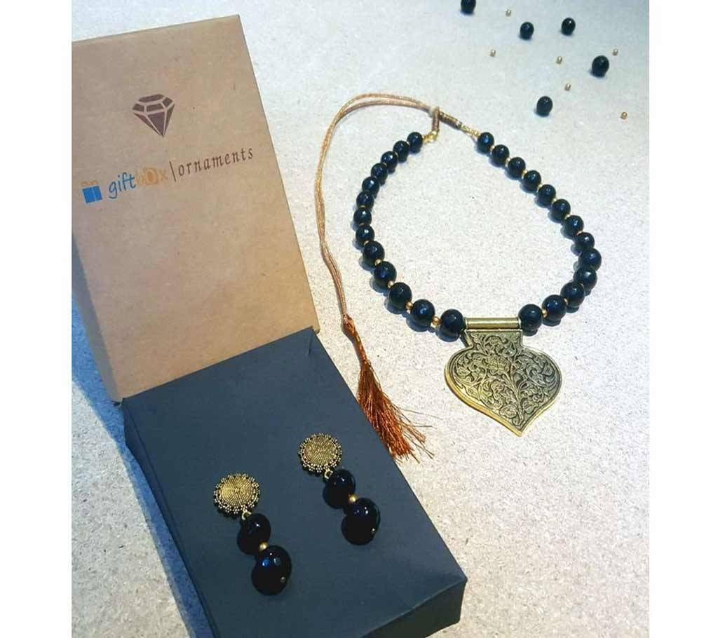 The Lady in Black Necklace Set