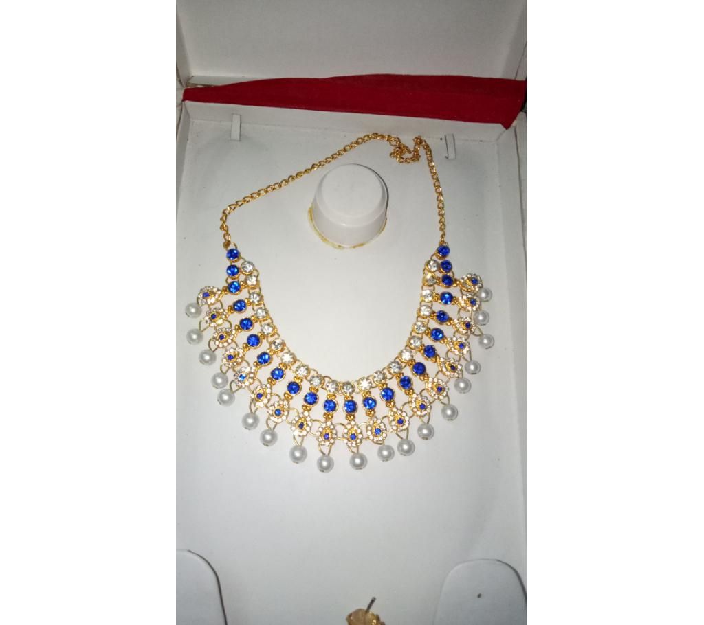 pearl and stone  setting  necklace