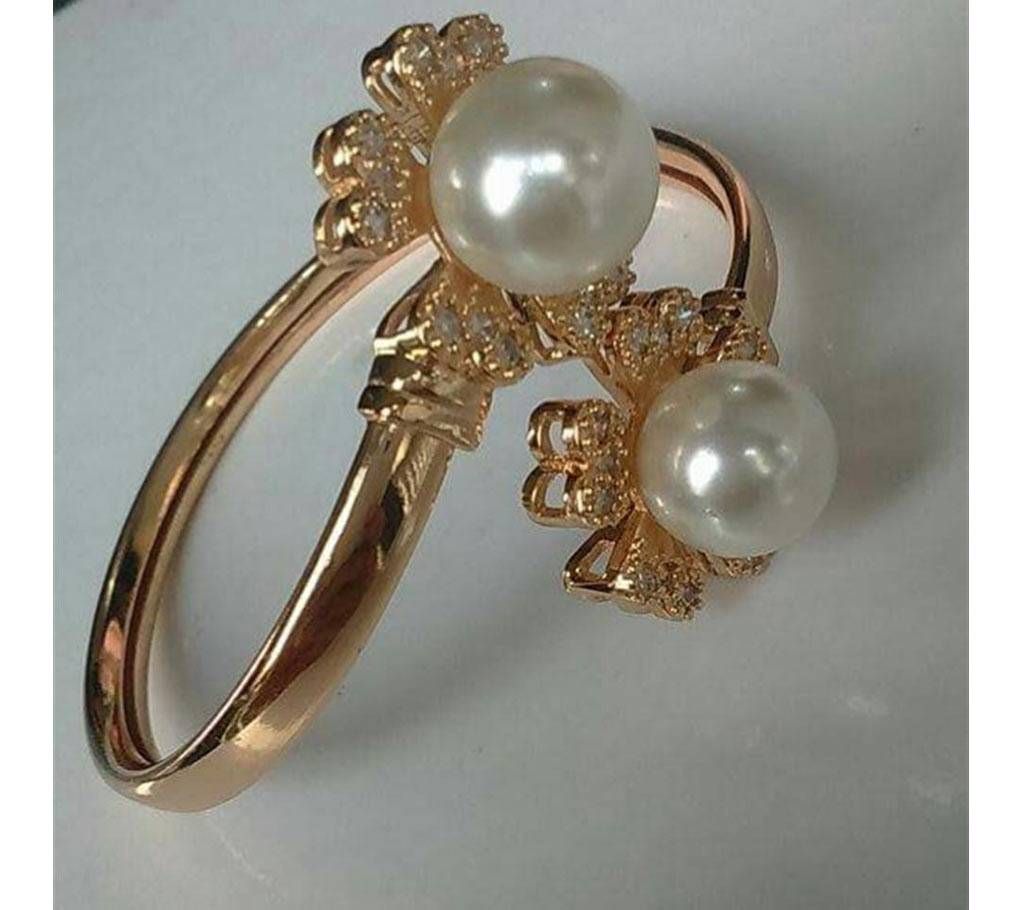 Artificial pearl and stone setting bracelet