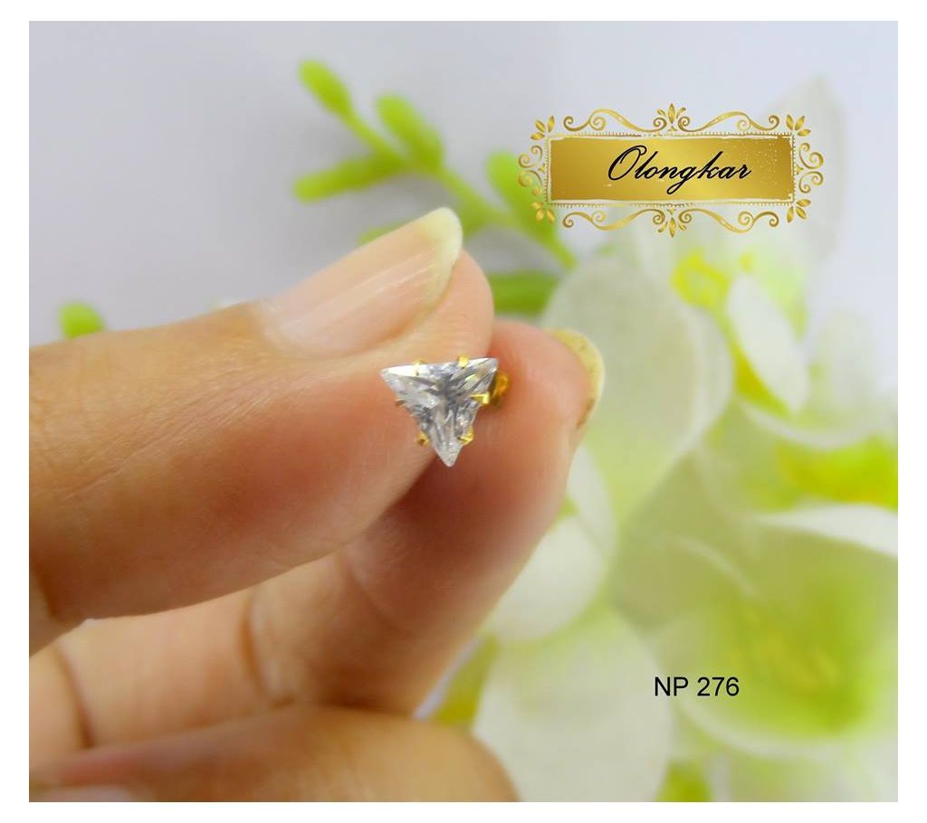 18K Triangle Shape Nose pin
