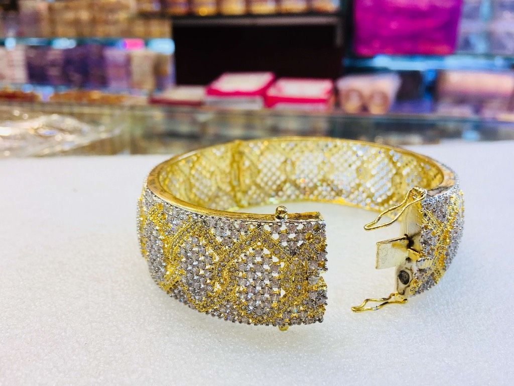 Stone Setting lock bracelet 