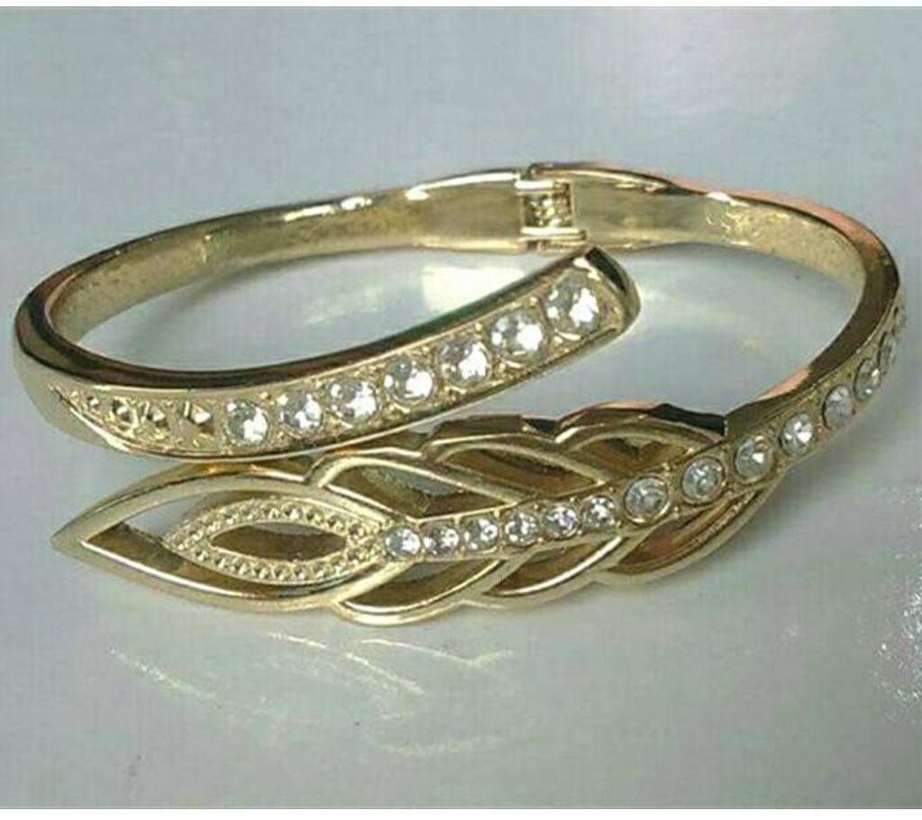 Leaf shaped stone setting bracelet