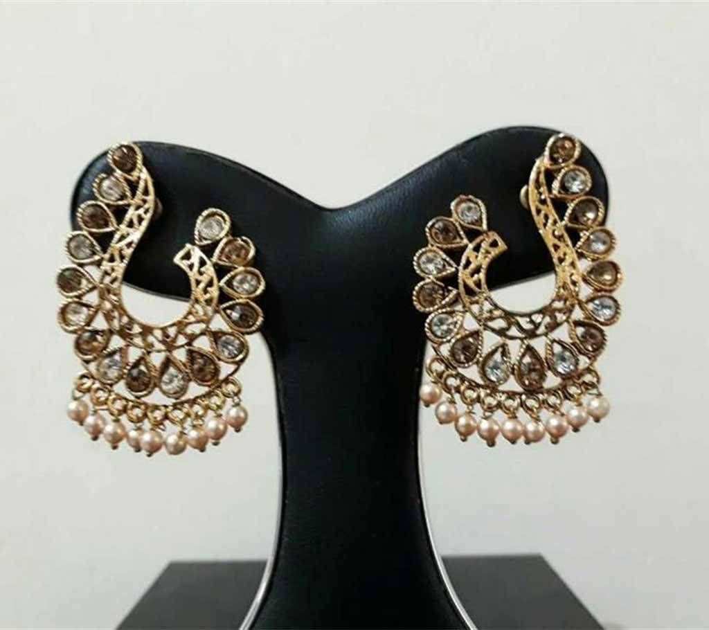 stone setting ear ring golden color 