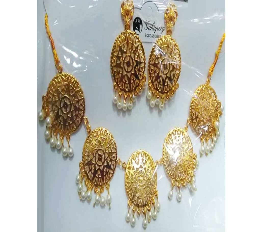 Round Star Shape Golden Necklace Set
