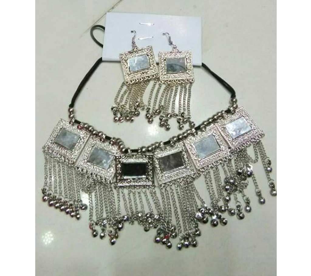 Neklace silver colour