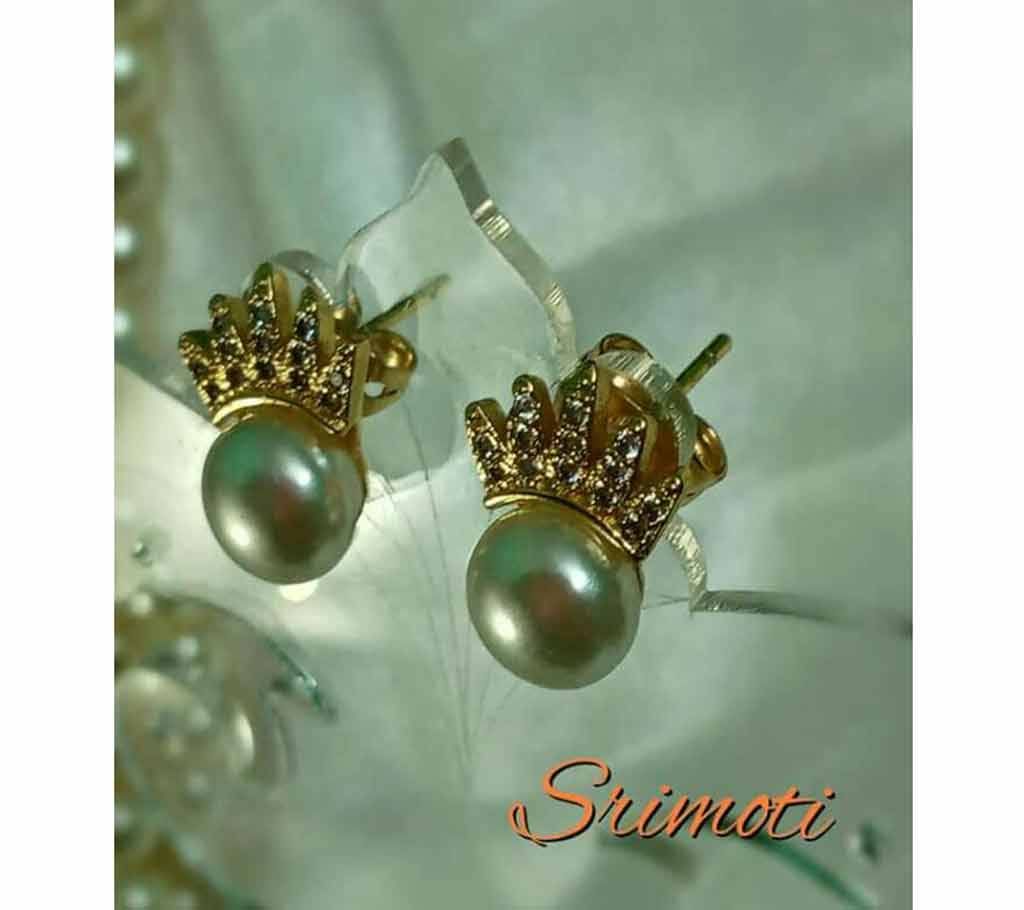 Acrylic Pearl & Gold Plated Earring