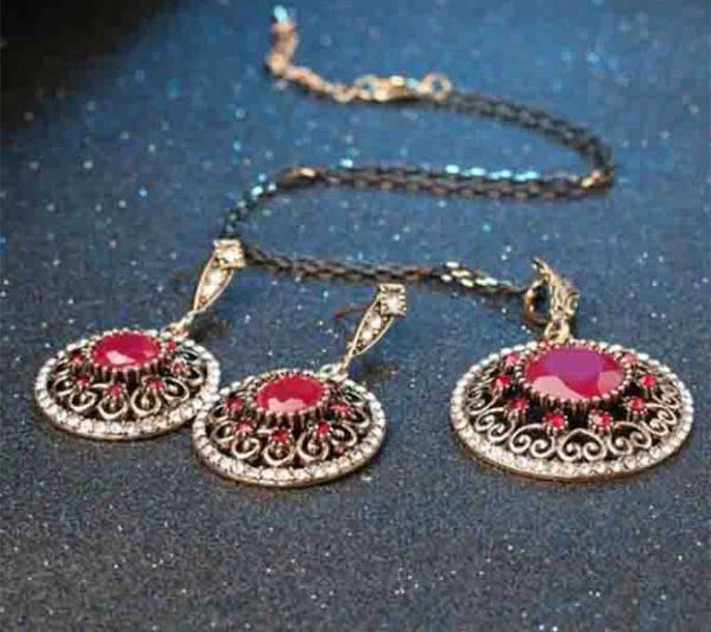 Indian Pendant With Earrings