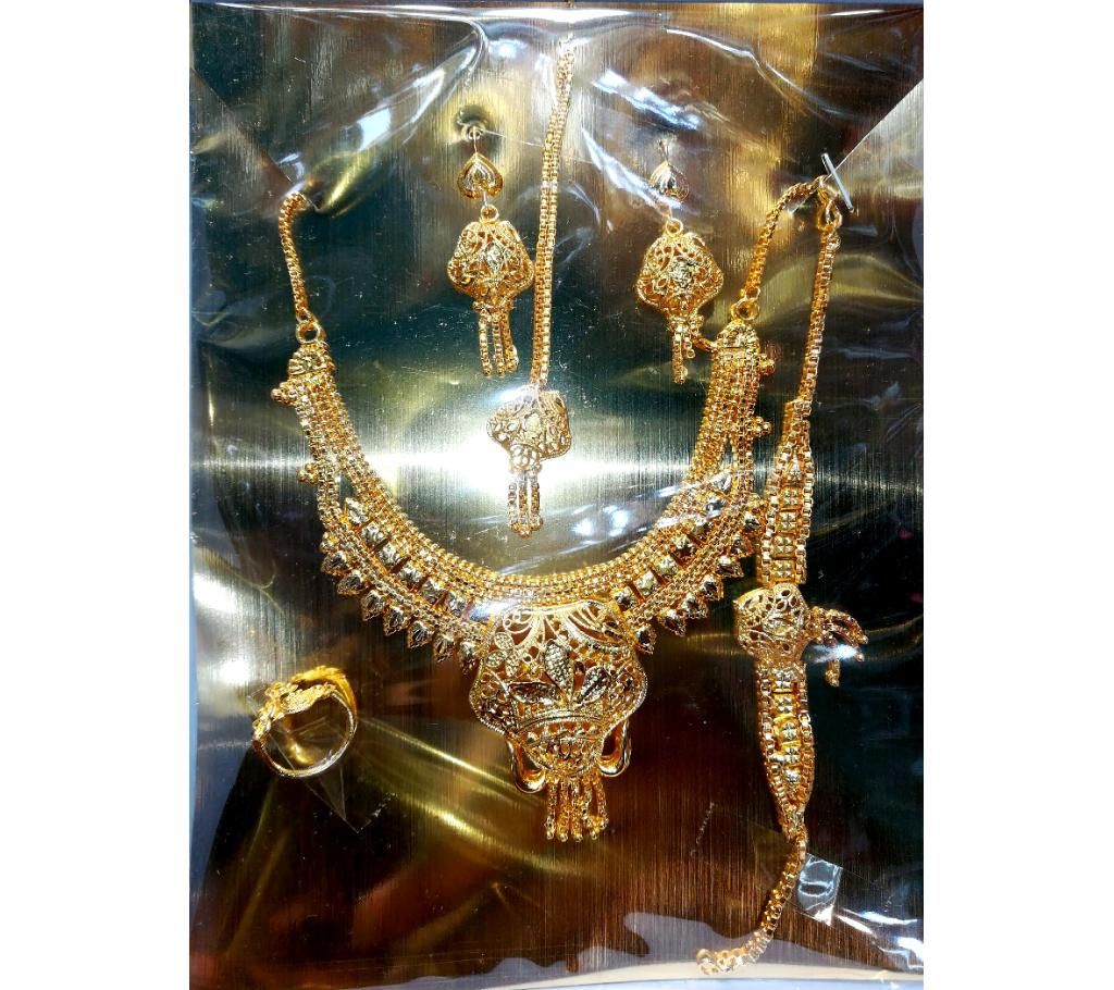 Golden jewellery set