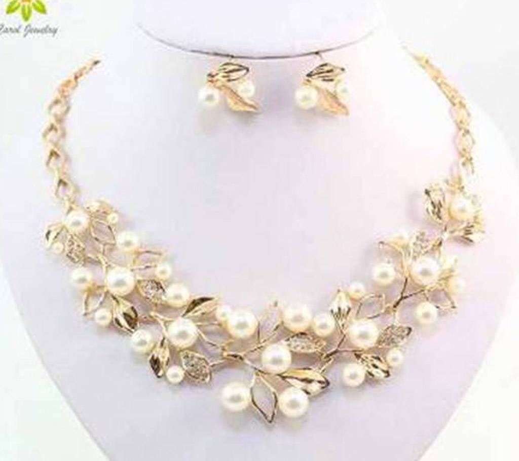 Ladies Stone Setting Necklace With Earring