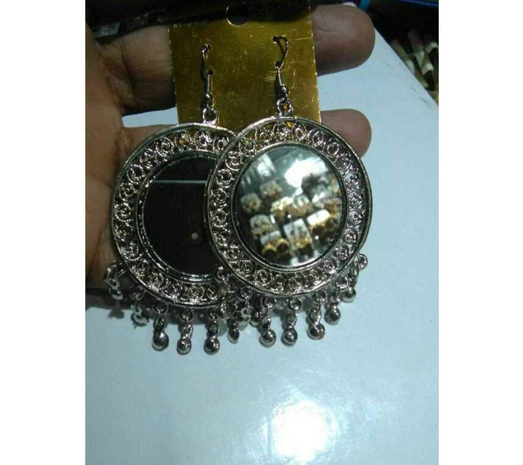 Ladies Antic Design Metal Ear Ring 
