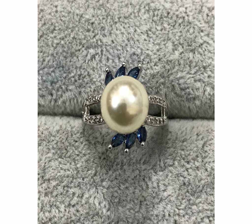 Charm finger ring