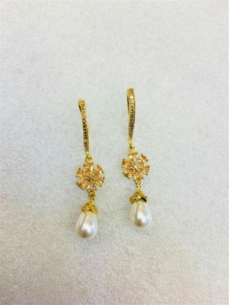 Floral Design Single Pearl Earrings 