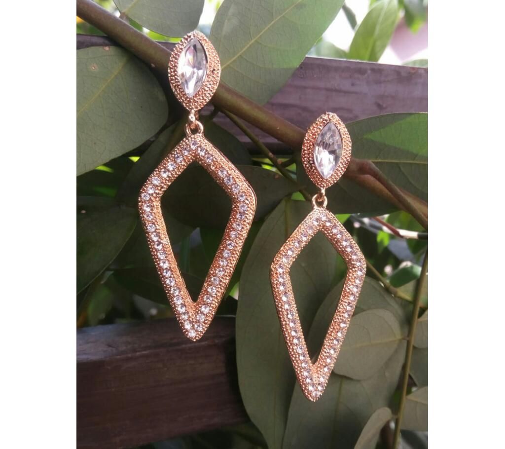 beautiful stone gold pleated earrring